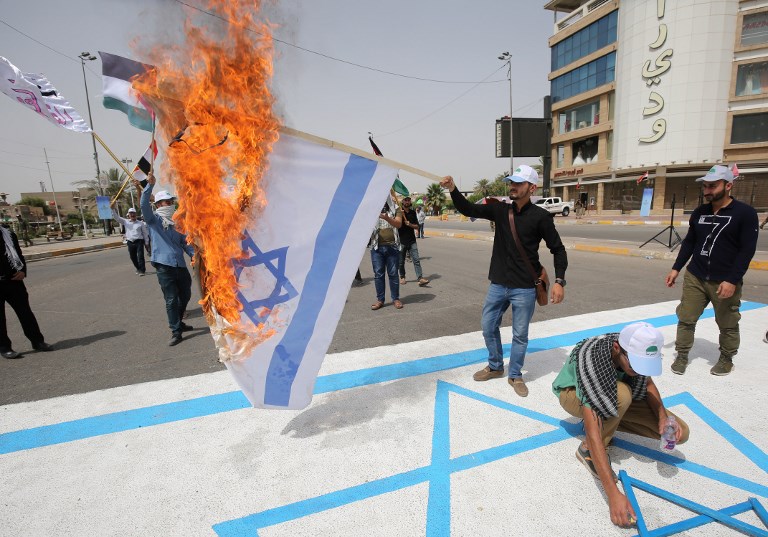 مقاتلون شيعة خلال مسيرة بمناسبة 